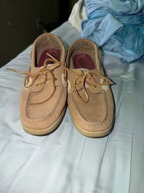 Woman’s Sperrys top-sides